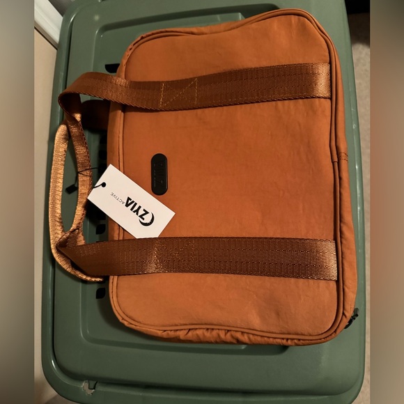 Zyia Butterscotch Access Toiletry Bag NWT - Picture 3 of 4